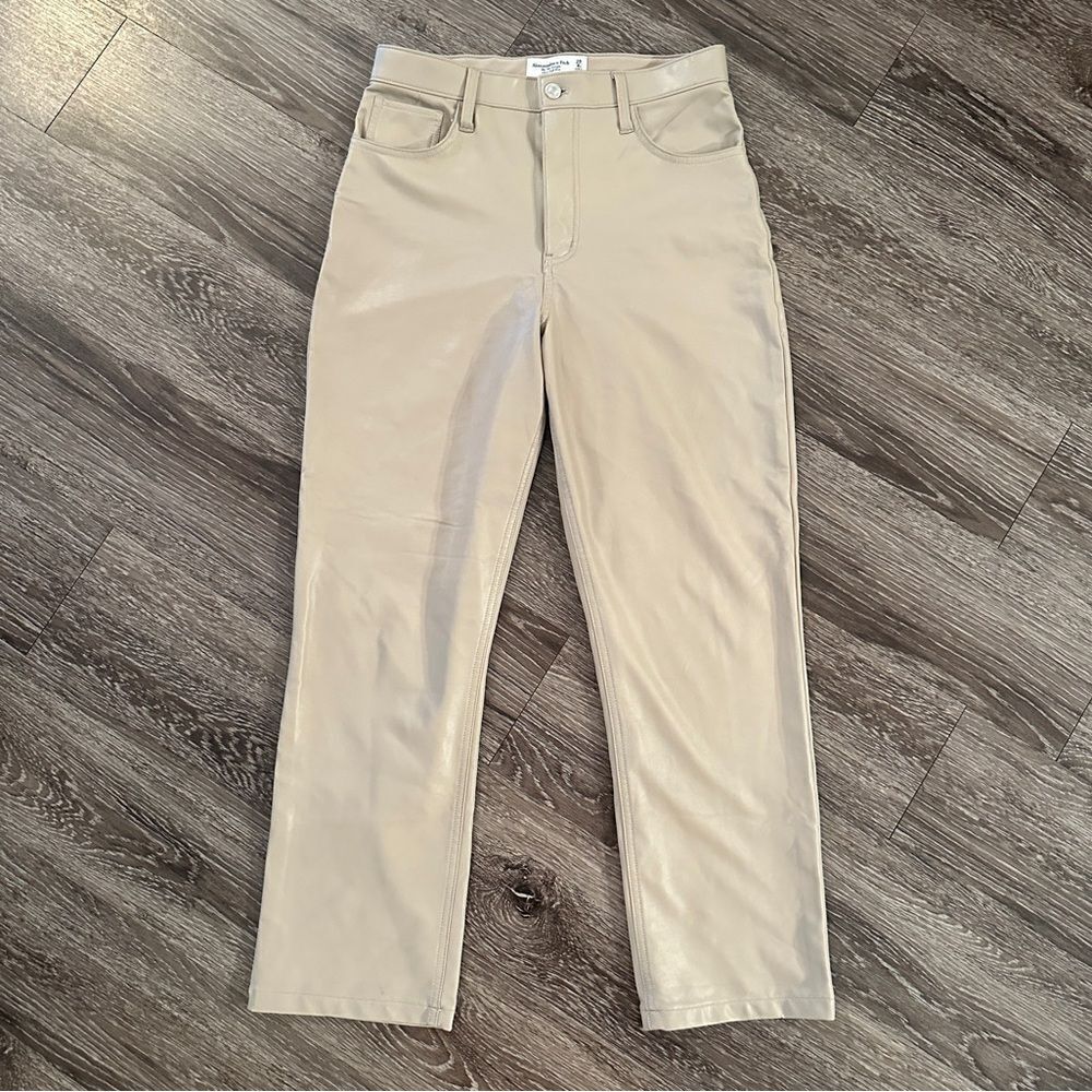 Abercrombie & Fitch The 90s High Rise Faux Leather Short Inseam